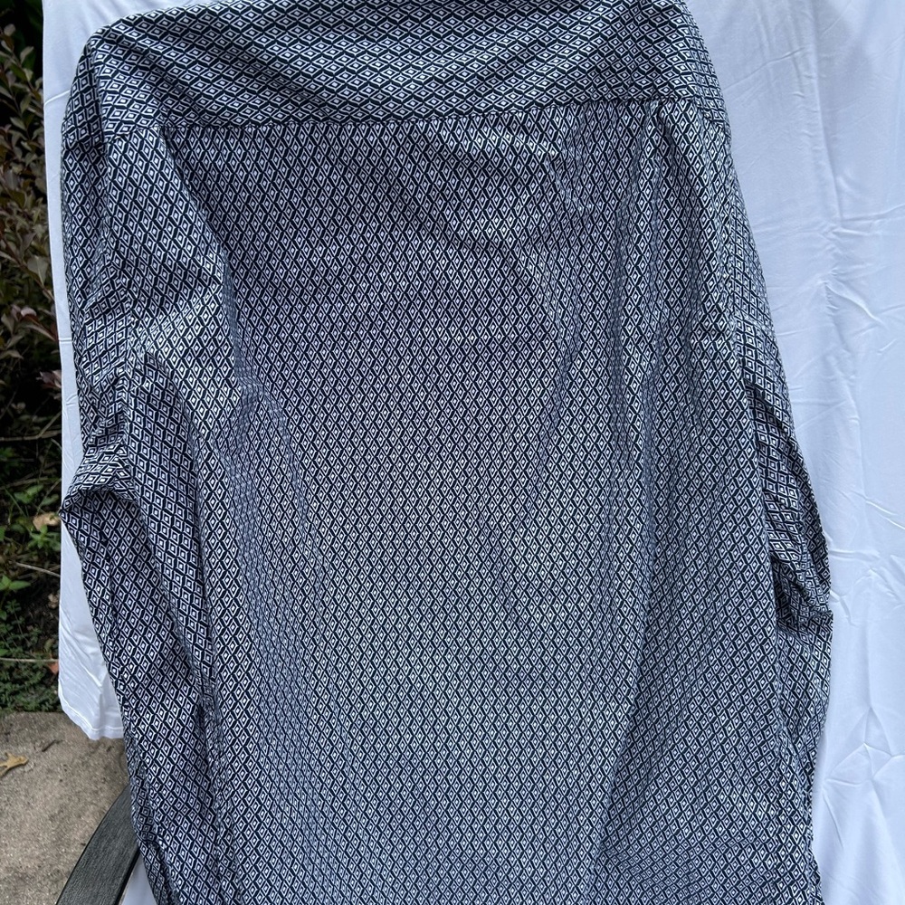 Express Men's Casual Navy and White Patterned Shirt - Picture 2 of 4